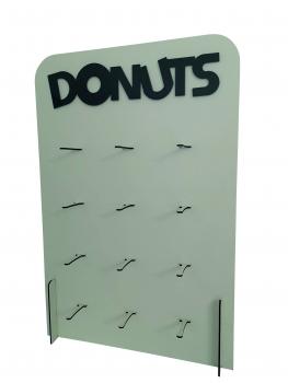 Donut Wand/Donut Wall mit Schriftzug Donuts in sechs verschiedenen Farben aus Holz in weiß für 24 Donuts