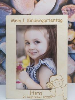 Personalisierter Bilderrahmen Mein 1. Kindergartentag mit Wunschname aus Holz in Birke natur - Variante Mädchen