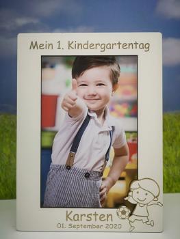 Personalisierter Bilderrahmen Mein 1. Kindergartentag mit Wunschname aus Holz in weiß - Variante Junge
