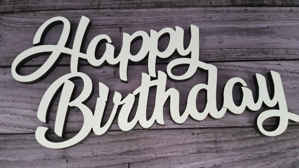 Schriftzug Happy Birthday aus Holz