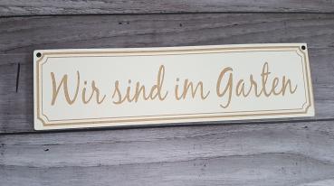 Holzschild - "Wir sind im Garten"