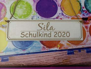 personalisiertes Holzschild "Wunschname + Schulkind 2020" aus Holz in weiß