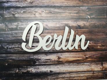 Schriftzug Stadtname Berlin aus Holz in weiß