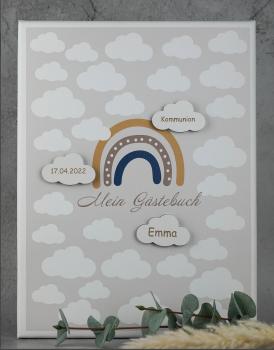 Gästebuch Kommunion Regenbogen auf Leinwand mit personalisierten Holzwolken in weiß