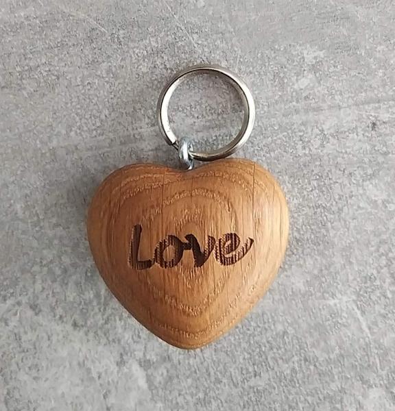 Holz-Herz - Schlüsselanhänger mit Gravur aus Kirschholz