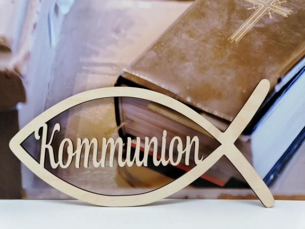 Schriftzug Kommunion mit Fisch aus Holz optional mit Aufsteller