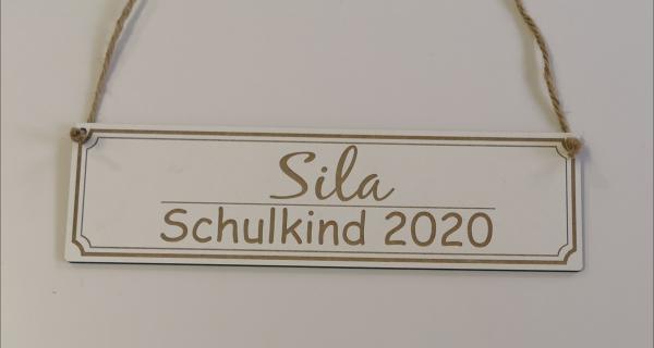 personalisiertes Holzschild "Wunschname + Schulkind 2020" aus Holz in weiß