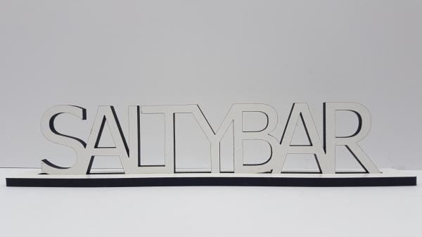 Schriftzug Saltybar mit/ohne Aufsteller aus Holz in weiß