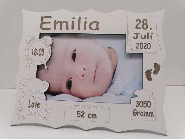 Personalisierter Bilderrahmen mit Geburtsdaten Geschenk zur Geburt Baby-Bär mit Herz aus Holz in weiß