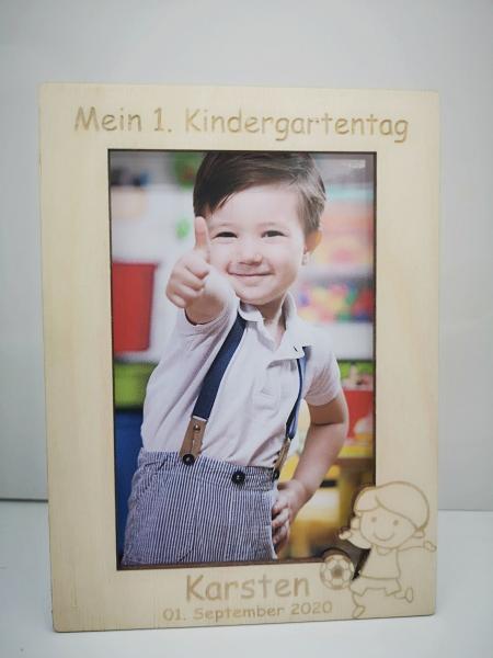 Personalisierter Bilderrahmen Mein 1. Kindergartentag mit Wunschname aus Holz in Birke natur - Variante Junge