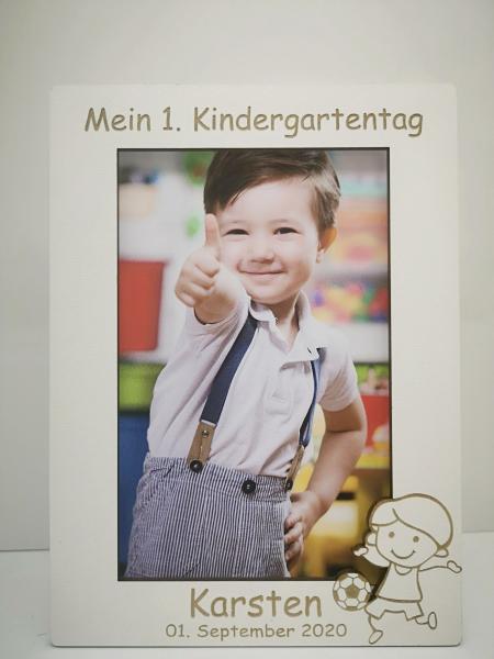 Personalisierter Bilderrahmen Mein 1. Kindergartentag mit Wunschname aus Holz in weiß - Variante Junge