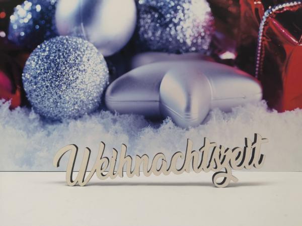 Schriftzug Weihnachtszeit aus Holz in weiß