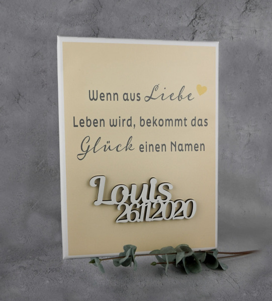 Personalisiertes Geschenk zur Geburt mit Holzschriftzug auf Leinwand